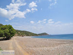 Verlaten zand kiezelstrand aan de westkust - Eiland Chios